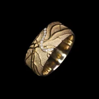 10mm Gold ring brilliant cut diamonds