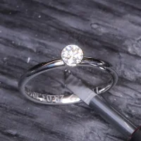 platin-diamant-klassischer-verlobungsring-handgefertigt-basel